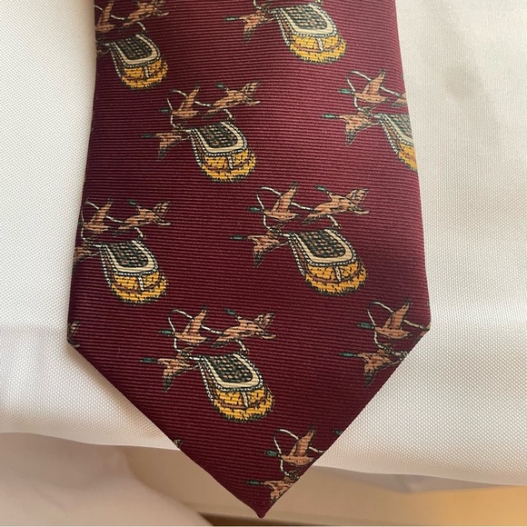 Lands' End Maroon Ducks & Saddles Men's Silk Neck Tie 57" Long x 3.5" W (D718) - Picture 2 of 3